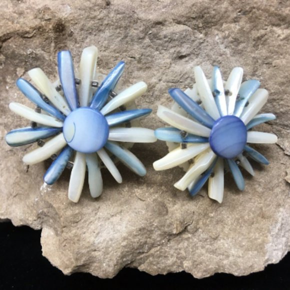 Vintage Mother of Pearl STARBURST BLUE Shell Earrings, Clip-on, Marked Japan, - Picture 4 of 4